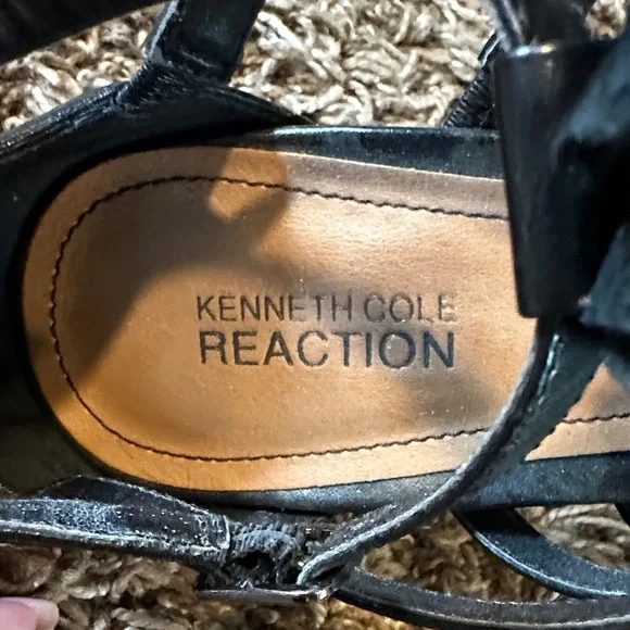 Pelle Moda Black Strappy Floral Heels - Picture 4 of 4